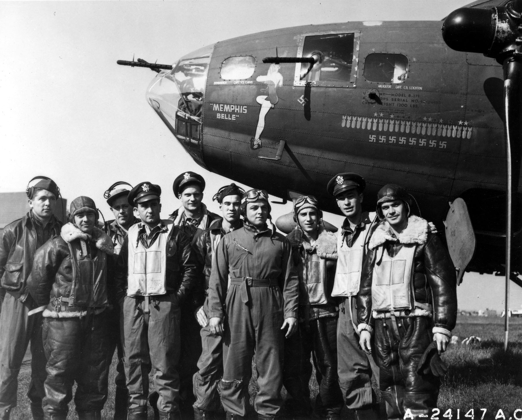 B-17 Memphis Belle and her crew, May 1943 (USAF Photo)