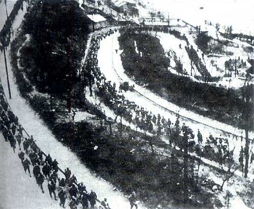 Chinese troops at Kunlunguan Pass, Guangxi Province, 18 Dec 1939 (public domain via WW2 Database) 