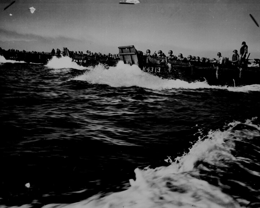 US landing barges carrying invasion troops in Lingayen Gulf, Luzon, 9 Jan 1945 (US National Archives: 26-G-3856)