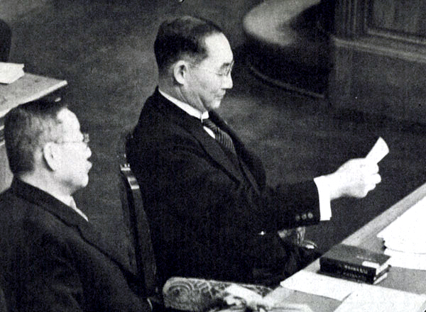 Japanese Prime Minister Mitsumasa Yonai reading a memo in the prime minister’s seat in the Parliament chamber, Tokyo, Japan, 2 Feb 1940 (public domain via WW2 Database) 