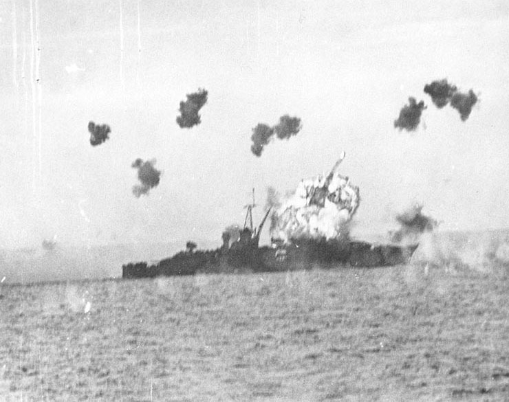 Heavy cruiser USS Louisville under kamikaze attack, 6 Jan 1945 (US National Archives: 80-G-363217)