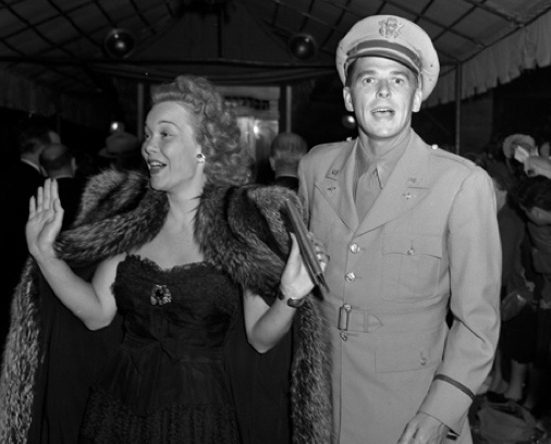 Jane Wyman and Ronald Reagan arriving at the movie premiere of Tales of Manhattan in Los Angeles, CA, 5 Aug 1942 (public domain via Los Angeles Times photographic archive, UCLA Library) 
