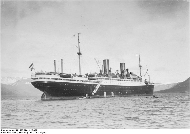 German passenger ship München, later renamed Steuben, July 1925. (German Federal Archives, N 1572 Bild-1925-079 / Fleischhut, Richard)
