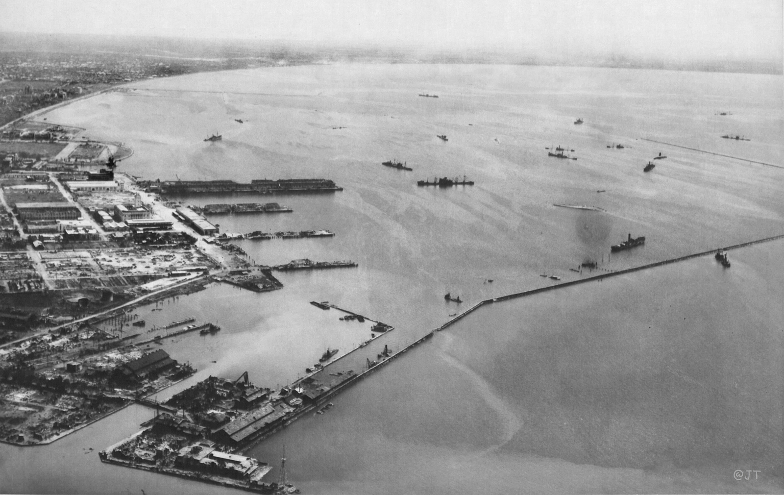 Manila Bay in February 1945 (US National Archives)