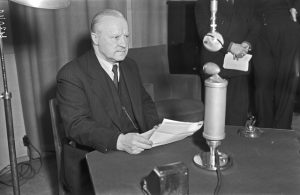 Finnish foreign minister, Väinö Tanner, reads the terms of the Moscow Peace Treaty on the radio, 13 March 1940 at 12 am (Source: Museovirasto via Wikimedia Creative Commons)