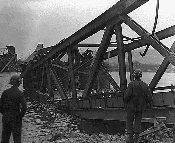 Ludendorff Bridge shortly after the collapse, Remagen, Germany, circa 17 Mar 1945. (US National Archives: ARC 195343)