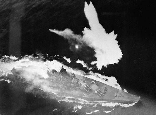 Battleship Yamato under aerial attack in the East China Sea, 7 Apr 1945 (US National Archives)