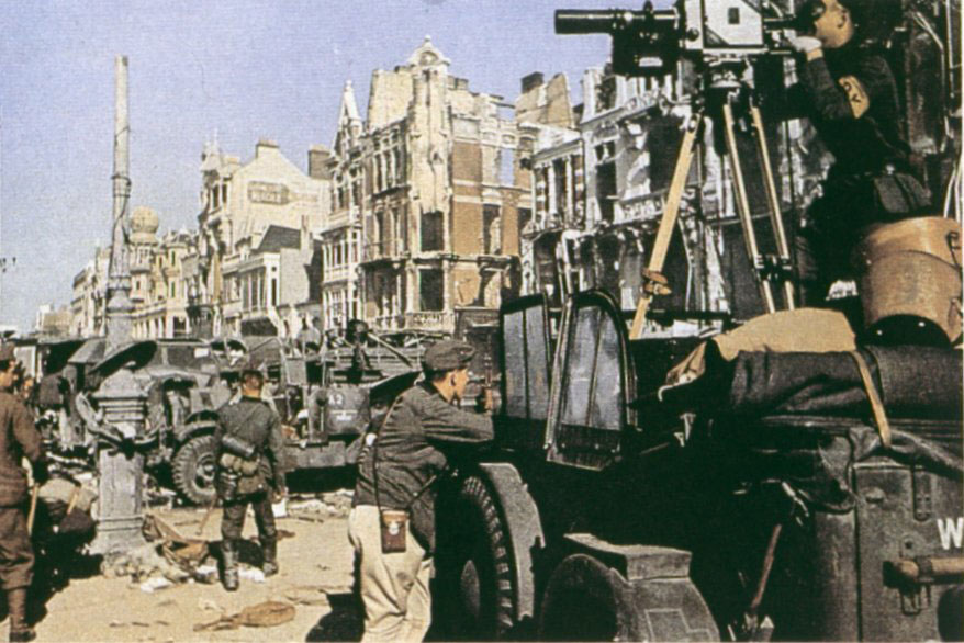 German military camera crew filming in Dunkirk, France shortly after the conquest, Jun 1940 (public domain via WW2 Database) 