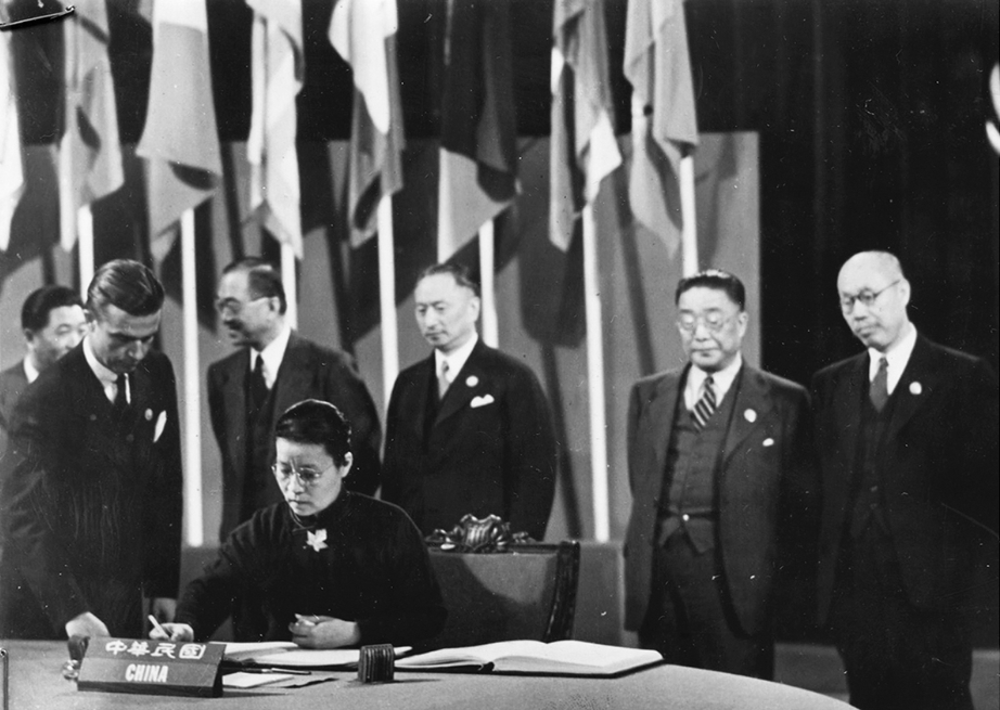 Wu Yifang signing the United Nations Charter, Herbst Theatre, San Francisco, California, 26 Jun 1945 (public domain, Republic of China Ministry of the National Defense)
