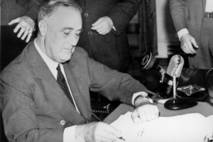 President Roosevelt signs the Selective Service Training and Service Act on Sept. 16, 1940 (US government photo)