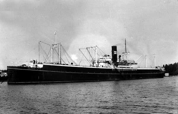Norwegian whaling factory ship Pelagos, 1931, captured by Pinguin 14 January 1941 (public domain via Vestfold Fylkesmuseum Digitalt bildearkiv and Wikipedia)