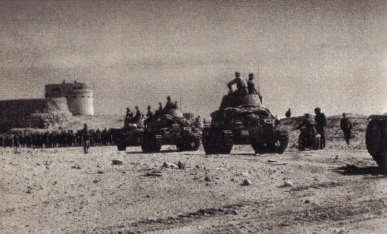 Italian tanks near Fort Mechili, Libya, 1941 (public domain via Wikipedia)