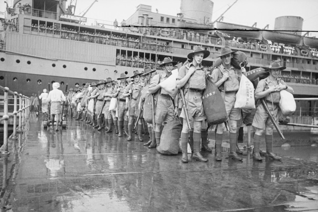 Australian troops arriving in Singapore, 15 August 1941 (Australian War Memorial 009249/26)