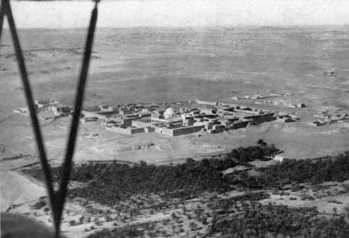 Aerial view of the village of Giarabub, Libya, 1941 (public domain via Ministry of War Office Propaganda, Rome 1941)