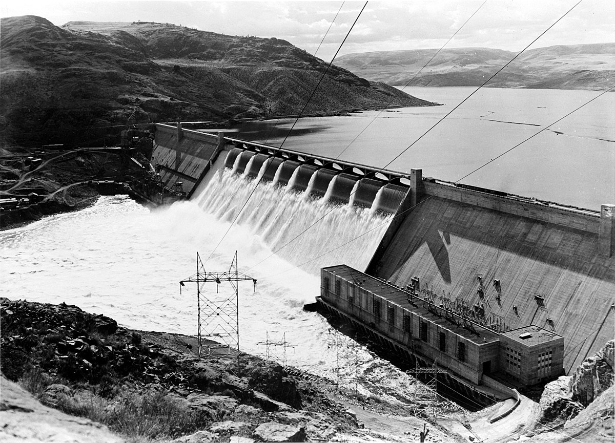 Grand Coulee Dam, 1942 (Library of Congress: LC-USW33- 035035-C)