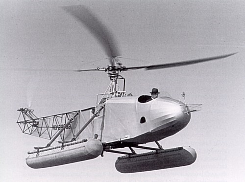Igor Sikorsky in the last version of the VS-300, at the end of 1941 (US government photo)