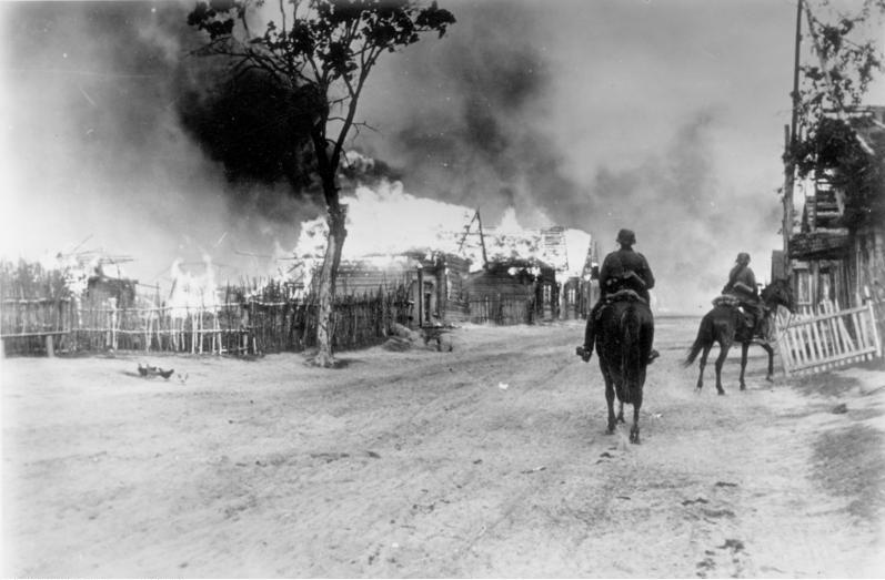 German cavalry in village near Mogilev, Byelorussia, 28 July 1941 (German Federal Archive: Bild 101I-137-1032-14A)