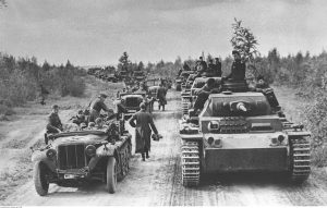 German armored column advances on the Moscow front, October 1941 (Public domain via Wydawnictwo Prasowe Kraków-Warszawa: 2-882)