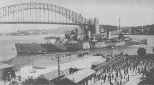 Light cruiser HMAS Sydney at Circular Quay in Sydney, Australia, 10 Feb 1941 (The Sydney Morning Herald, Feb 1941, public domain via Wikipedia)