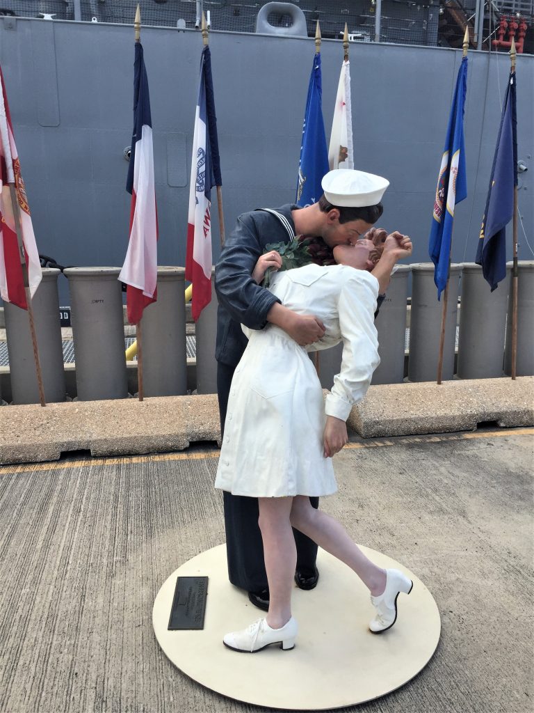 Statue of "The Kiss" at the battleship USS Missouri, Pearl Harbor, Hawaii (Photo: Sarah Sundin, 7 Nov 2016)