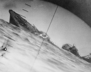 Sinking of Japanese destroyer Yamakaze off of Yokohama, Japan, photographed through the periscope of the submarine USS Nautilus, 25 June 1942 (US National Archives)