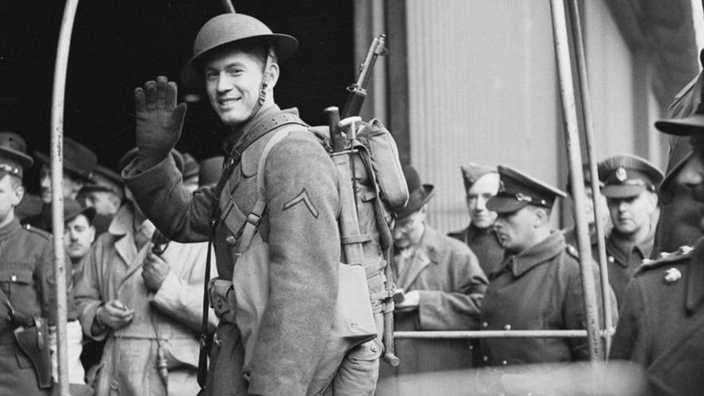 Private Milburn Henke, presented to the press as the 'first' United States soldier to land in Northern Ireland, arrives at Dufferin Quay, Belfast, 26 January 1942 (Imperial War Museum: H 16847, photographer: Lieutenant Bainbridge)