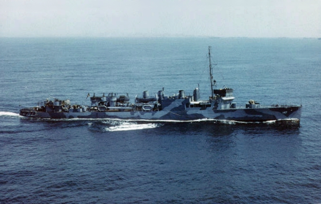 Destroyer USS Roper (DD-147) escorting a convoy, out of Hampton Roads, VA, 1942 (US Navy photo 80-G-K-1063)
