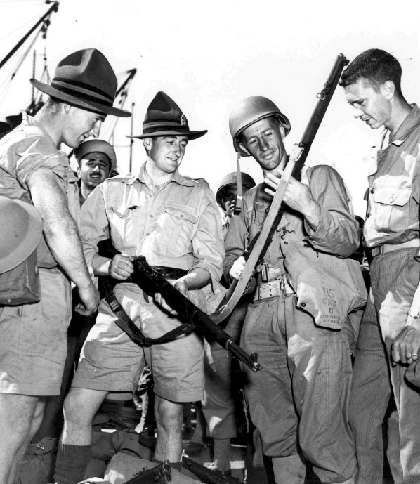 New Zealand and US soldiers compare weapons in the Southwest Pacific, 1942 (US Army Center of Military History)