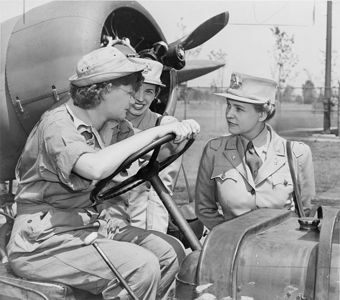 Col. Oveta Culp Hobby (right) talks with WAACs Margaret Peterson and Elizabeth Gilbert at Mitchel Field, NY, 1943 (Library of Congress: cph.3c18263)