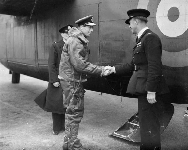 The Duke of Kent shakes hands with a BOAC pilot as he boards a Liberator of Ferry Command, Prestwick, Scotland, 1941-43. (Imperial War Museum)