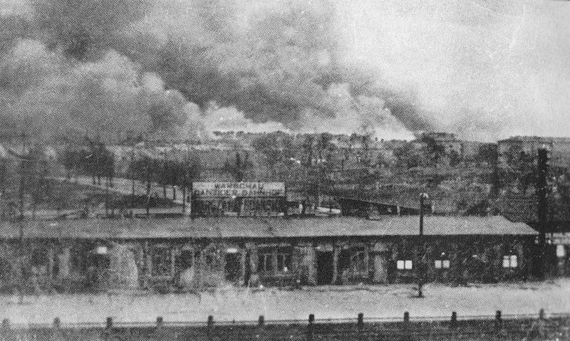 Gdański railway station and burning buildings in the Warsaw Ghetto, late Apr 1943 (public domain via Wikipedia)