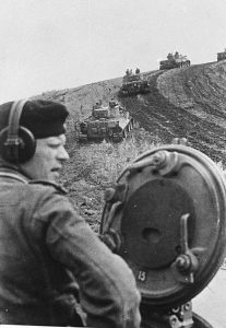 German tanks taking hill near Belgorod, Russia, 13 Aug 1943 (German Federal Archive: Bild 146-1975-080-22)