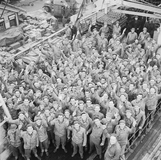 US troops give the 'V' sign as their troopship, Athlone Castle, berths at Liverpool, 4 or 5 April 1944 (Imperial War Museum: H 37397)