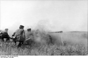 German 5 cm PaK 38 gun in action, Kharkiv, Ukraine, mid-Aug 1943 (German Federal Archive: Bild 101I-238-2030-08A)