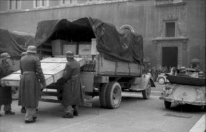 German troops unloading art treasures from the Abbey at Monte Cassino in the Vatican for protection, late 1943 (German Federal Archive: Bild 101I-729-0003-13)