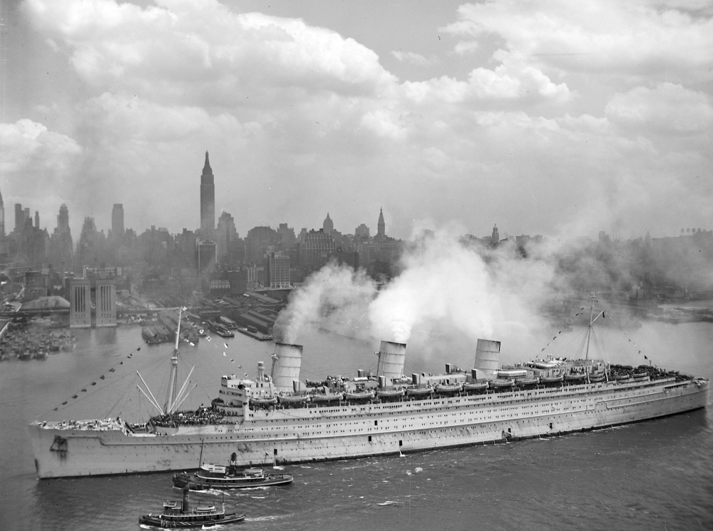 British troopship HMT Queen Mary returning US troops from Europe, New York, NY, 20 June 1945 (US National Archives)
