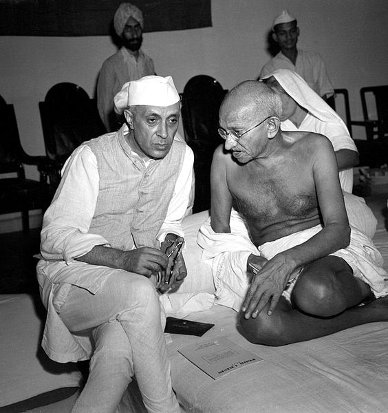 Pandit Nehru and Mahatma Gandhi at All-India Congress Committee, August 8, 1942, when the “Quit India” resolution was adopted, calling for the immediate dissolution of British rule. (Public domain via Wikipedia)