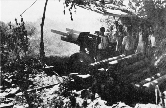 Chinese crew of a 105-mm howitzer at Myitkyina, Burma, May 1944 (US Army Center of Military History)