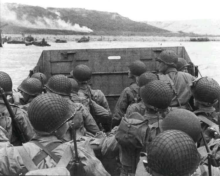 US troops approach Omaha Beach in an LCVP landing craft, Normandy, 6 Jun 1944 (US National Archives)