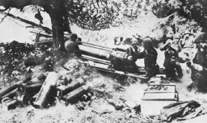US 79th Infantry Division using 155-mm howitzer in assault on Cherbourg, June 1944 (US Army Center of Military History)