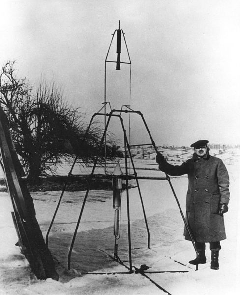 Dr. Robert H. Goddard and a liquid oxygen-gasoline rocket at Auburn, MA, 8 March 1926 (NASA photo)