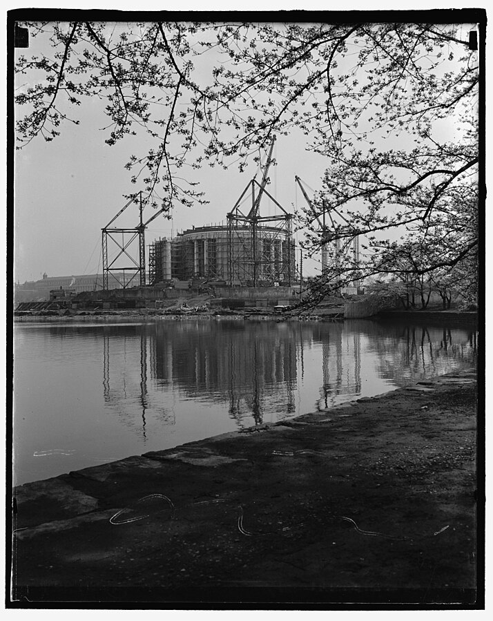 Jefferson Memorial under construction, Washington, D.C., 1940 (Library of Congress LC-DIG-hec-28499)