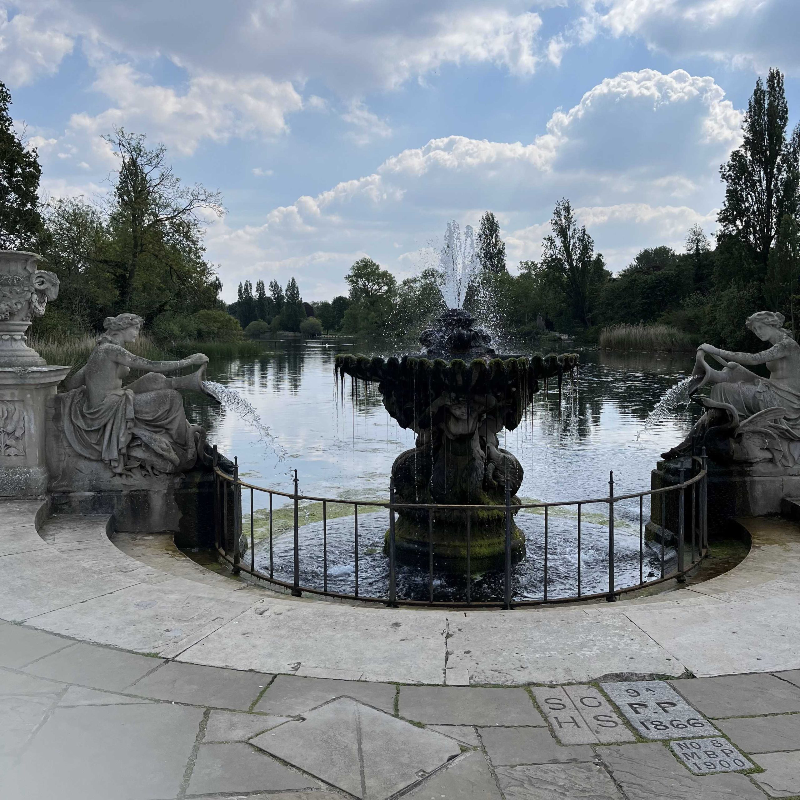 Italian Gardens - a lovely spot for lunch...or a murder! Hyde Park, London, 9 May 2024 (Photo: Sarah Sundin)